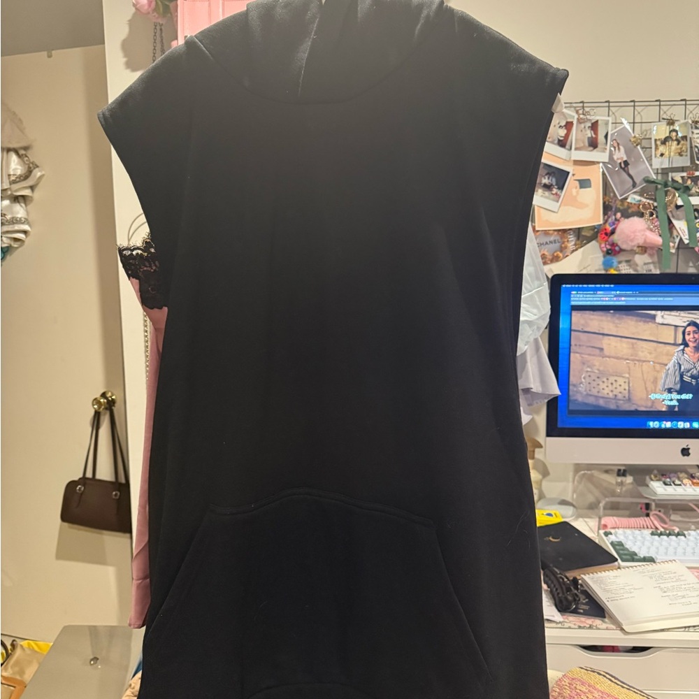 Men’s Sleeveless ALO hoodie